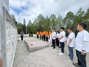參觀牛蹄嶺戰(zhàn)斗遺址與廉政教育基地