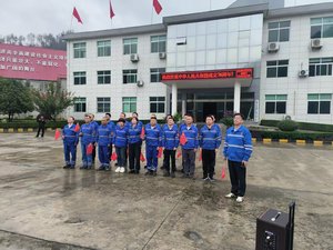 国庆节陕西金龙组织升旗仪式