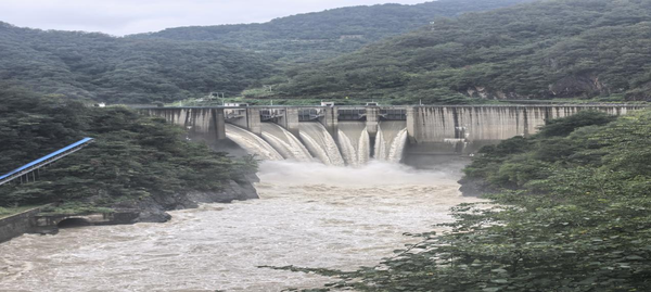 雙河口水電站開閘泄洪守護(hù)防洪安全.png